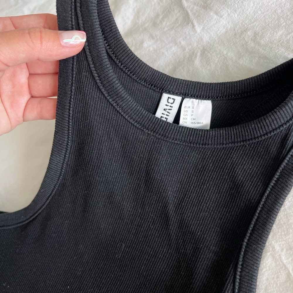 Crop top. Black color. Size S. Brand Divided (H&M) - Picture 11 of 17